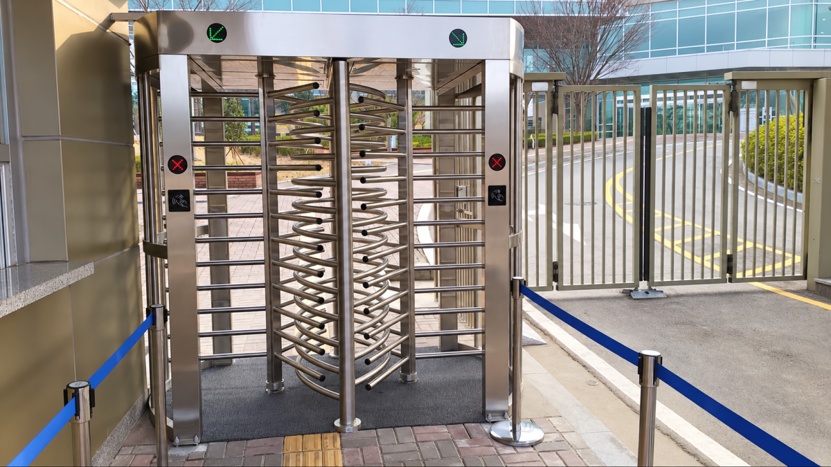 vantage-dual-lane-full-height-turnstile-facility-entrance
